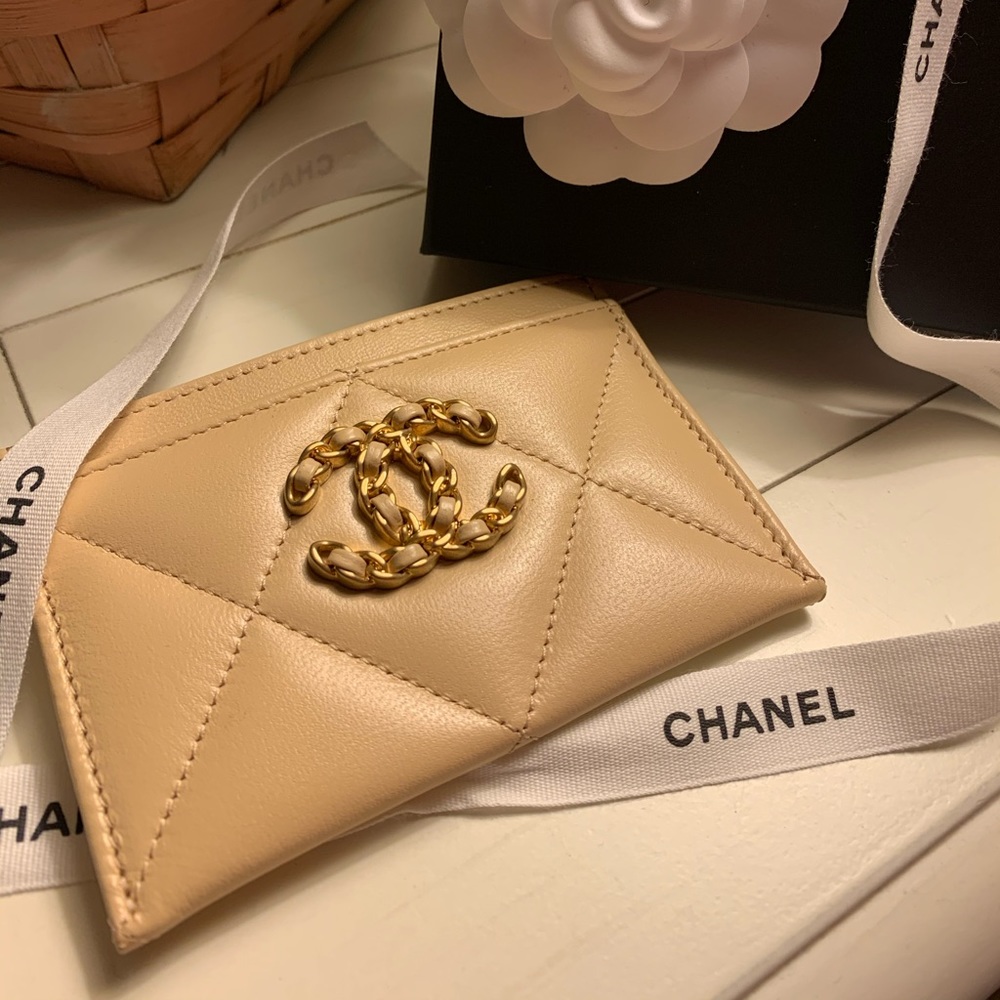 Chanel Nude Cardholder 19